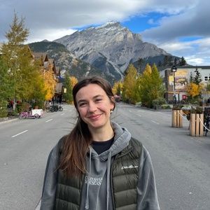 Meet your Posher, Claire